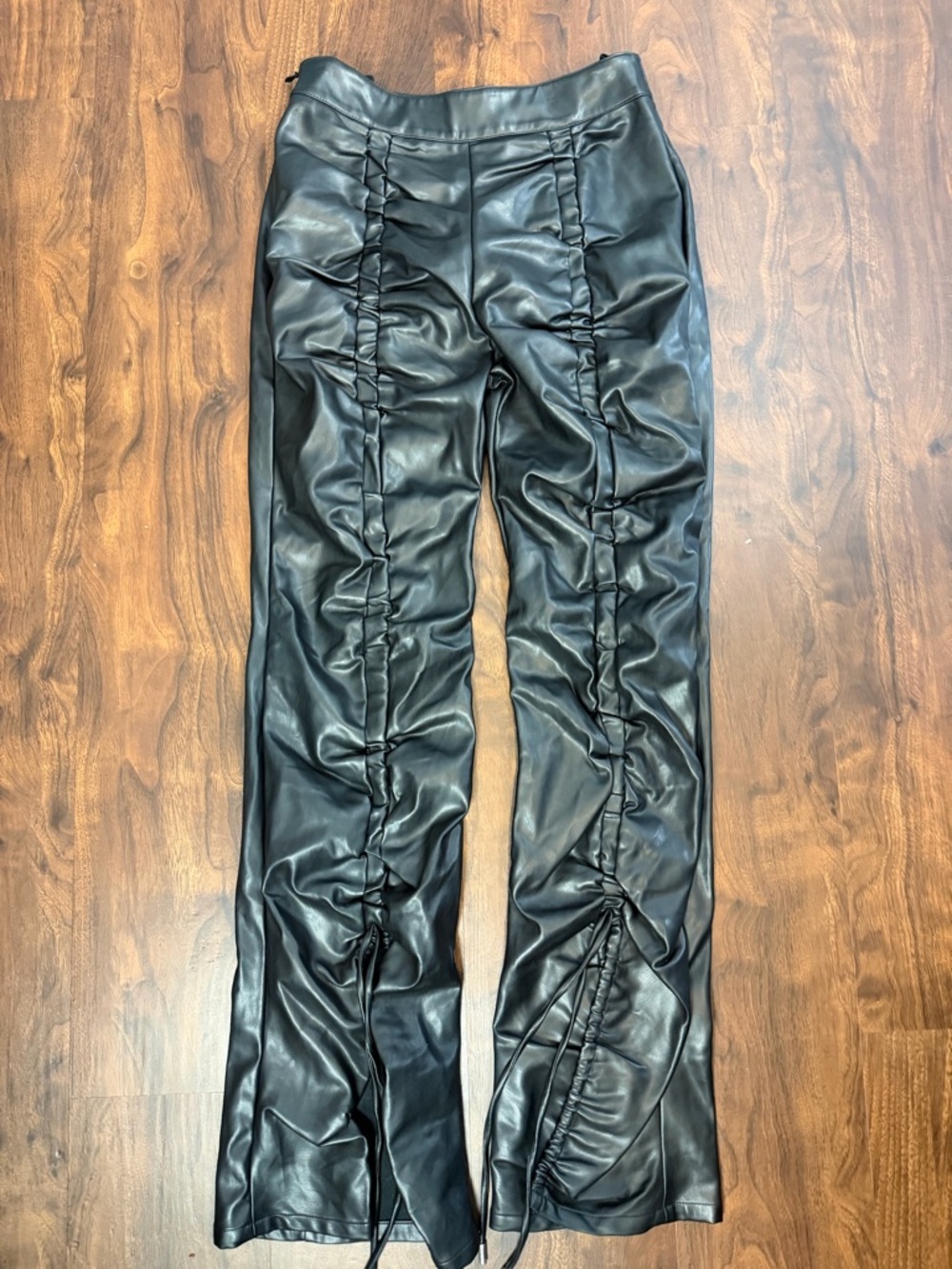 MANIERE DE VOIR Black Faux Leather Ruched Open Slit Pants - Picture 5 of 12